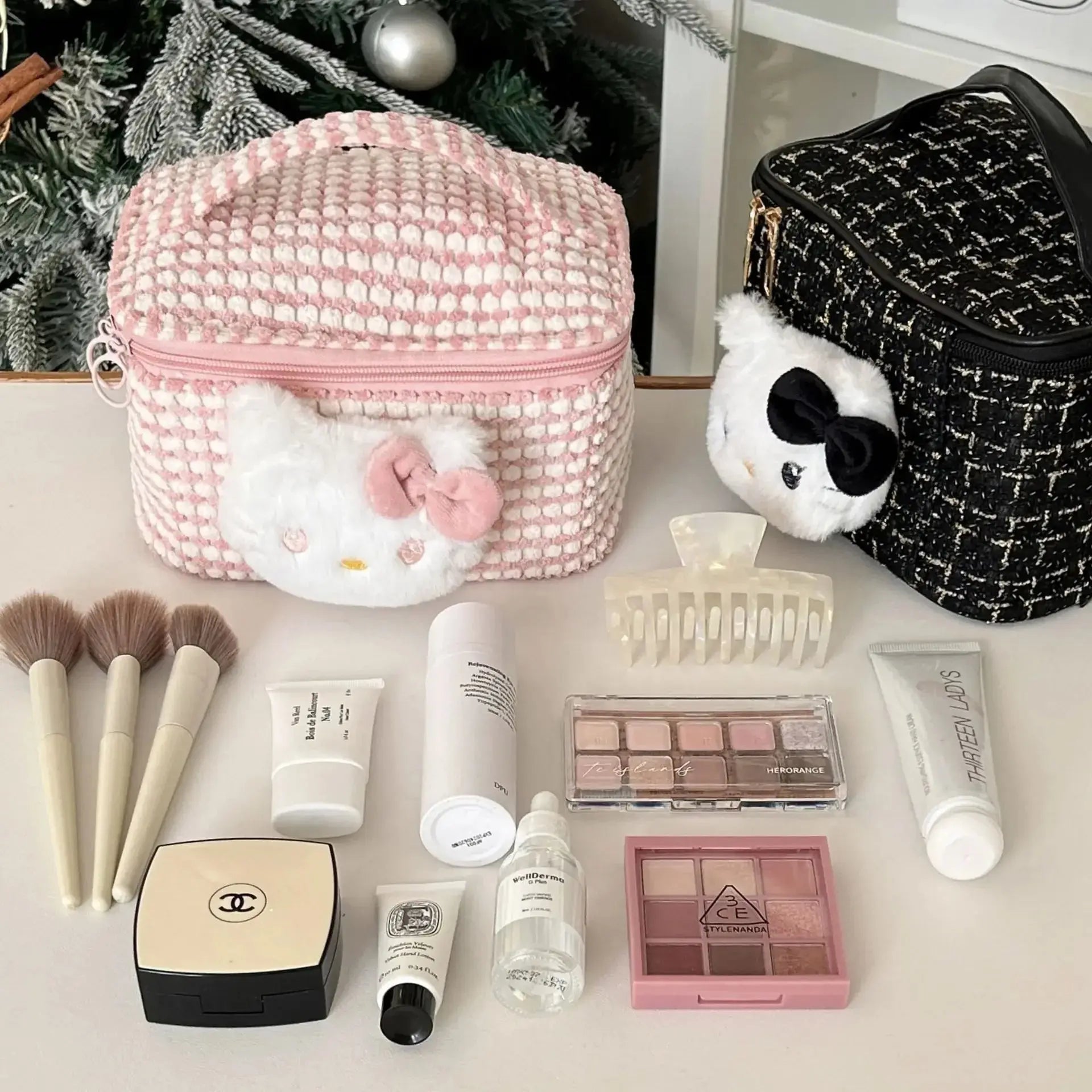 💄  Hello Kitty Glam Travel Makeup Bag Hello Kitty Store